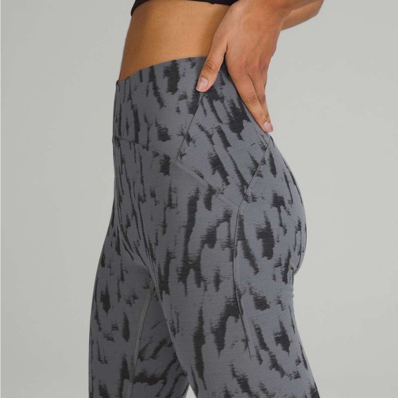 Lululemon InStill High-Rise Tight Activewear Leggings 25” Size 4 - Picture 2 of 9